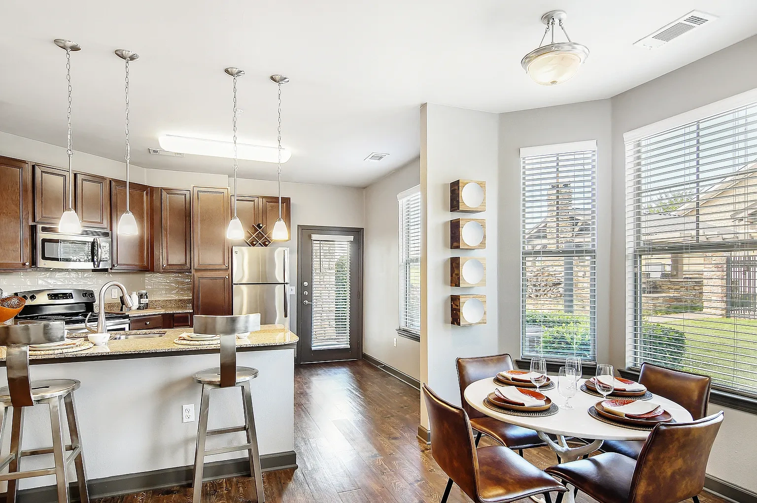 Wellington Grande Apartment Homes – photo 4