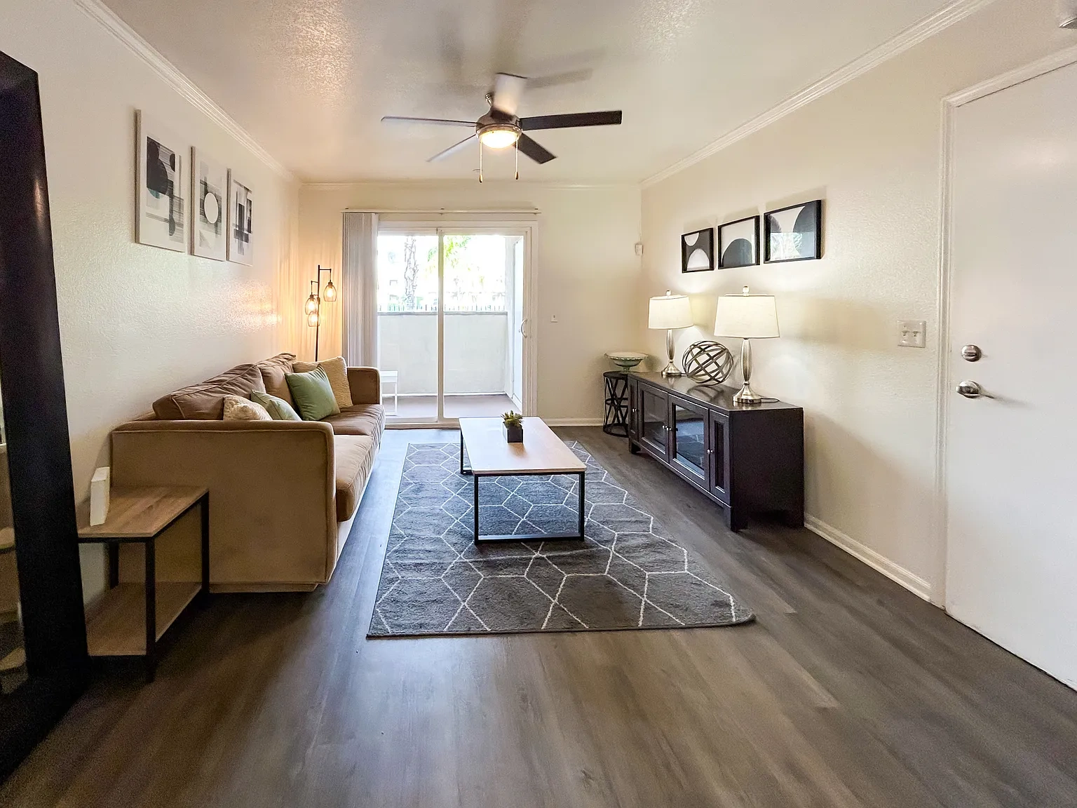 La Pacifica Apartments – photo 4