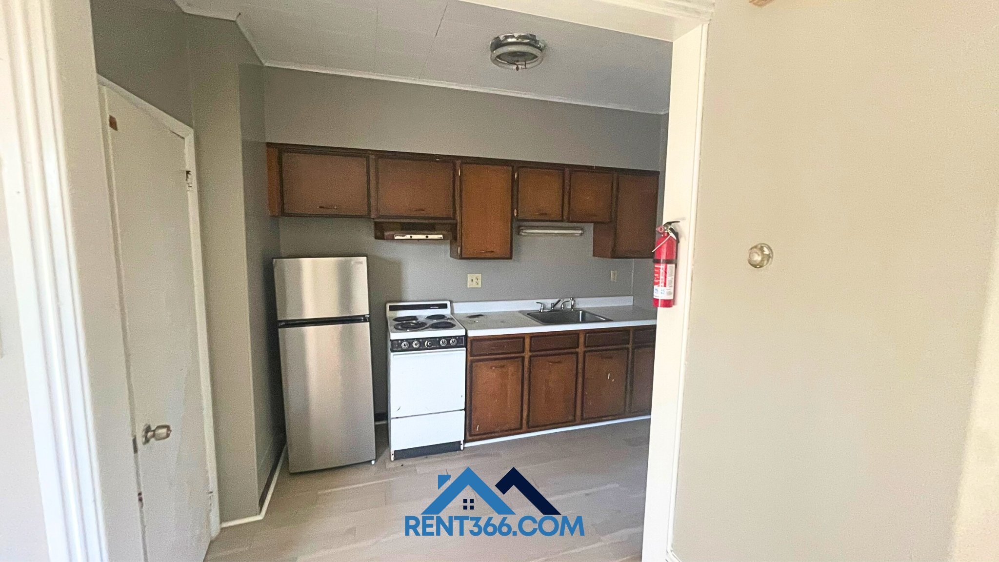 101 N George St – photo 2