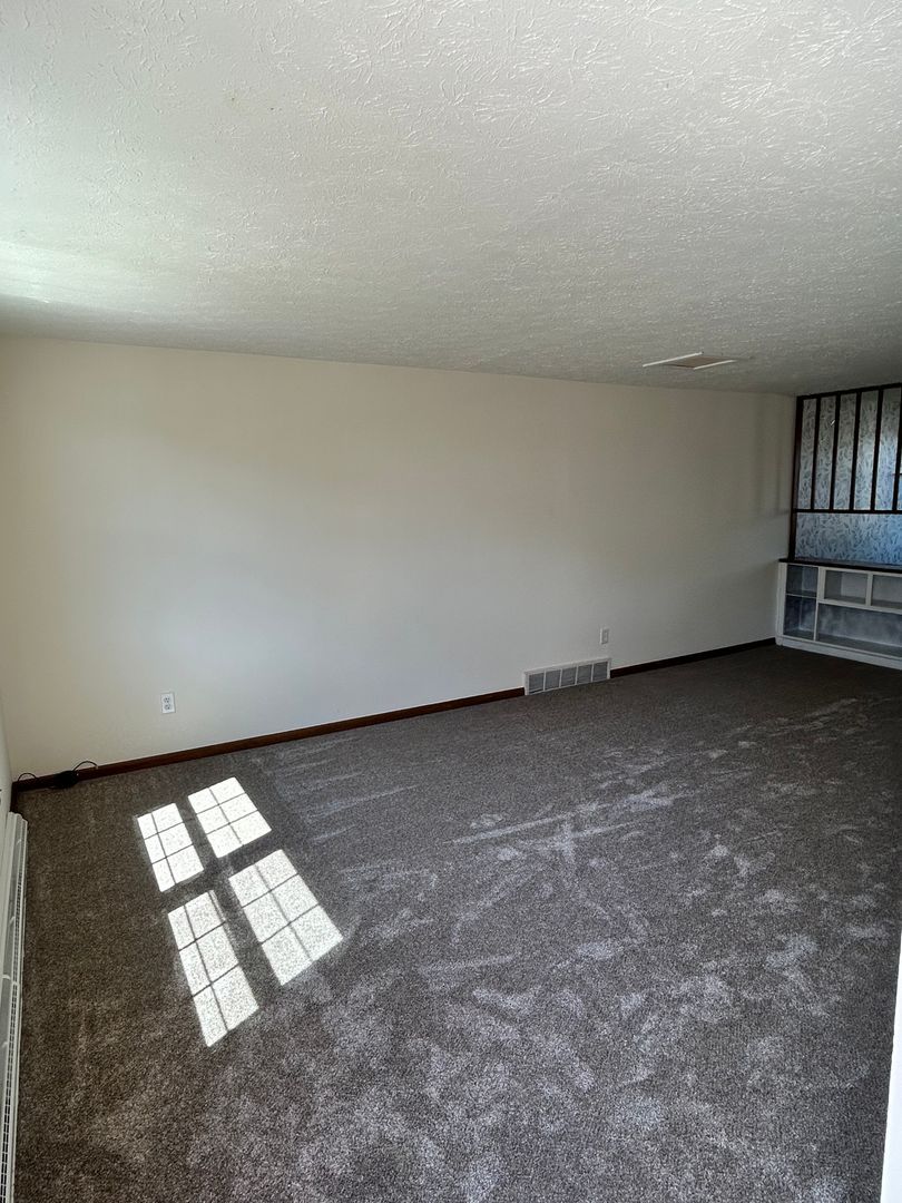 1093 Stratford St – photo 3
