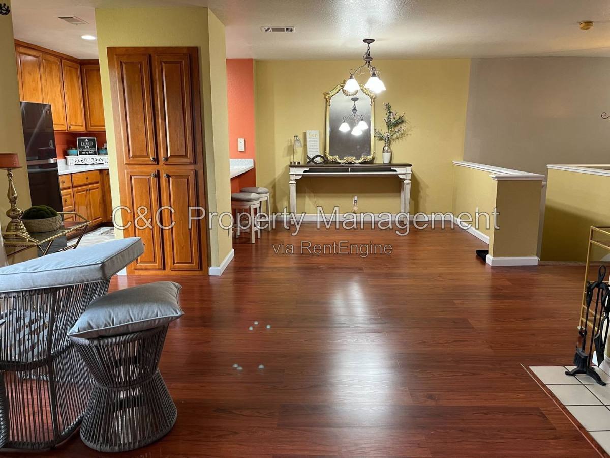 1613 W Swain Rd – photo 1