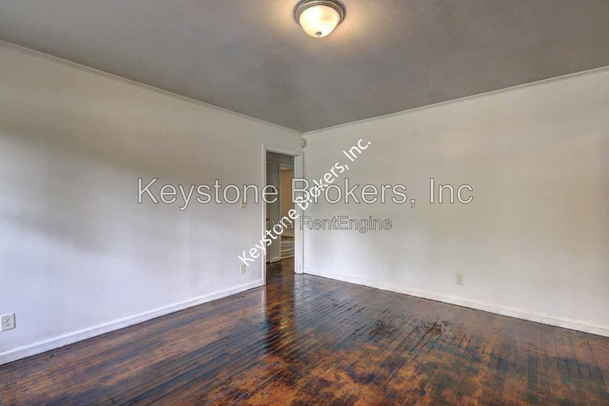 2634 Tredway Dr – photo 3