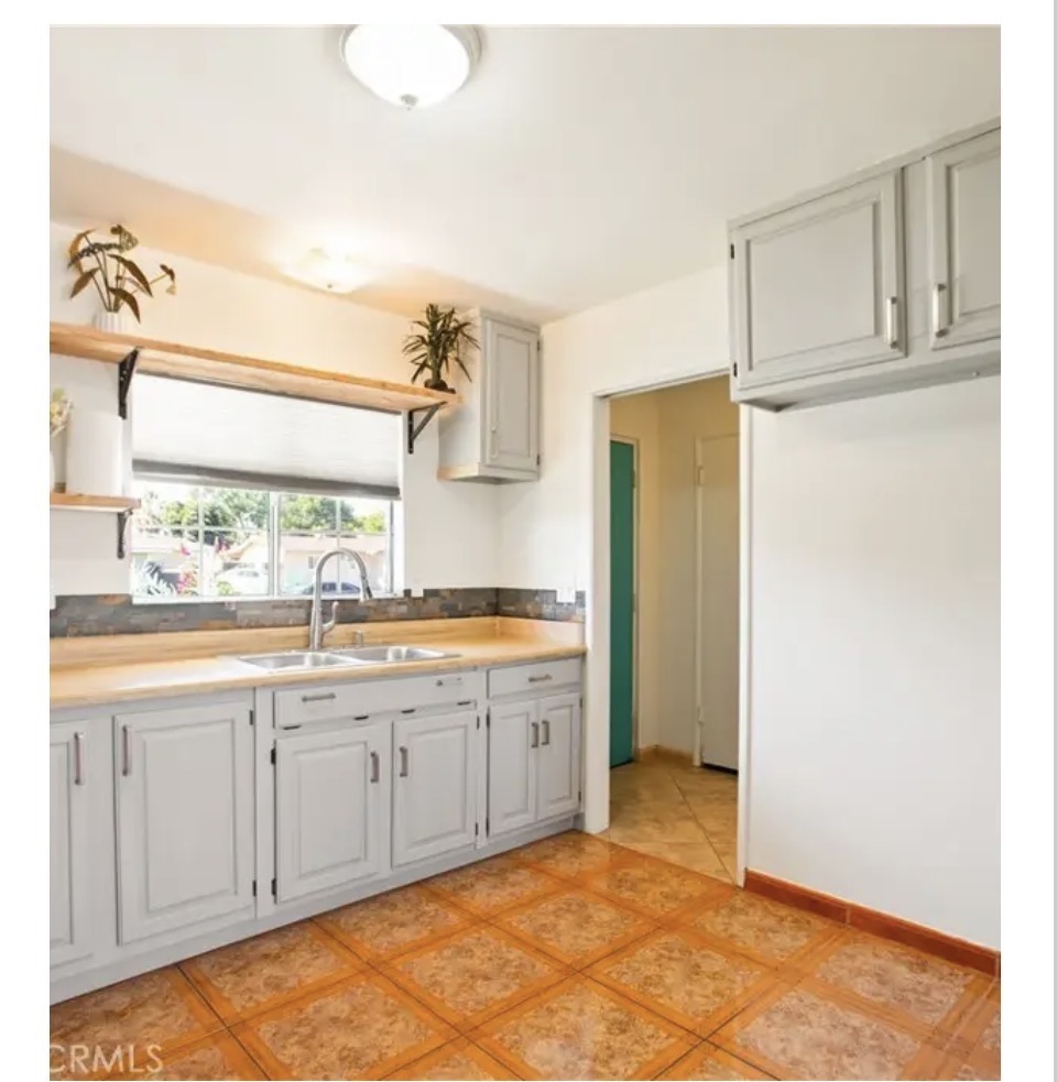 979 N Gardena Ave – photo 5
