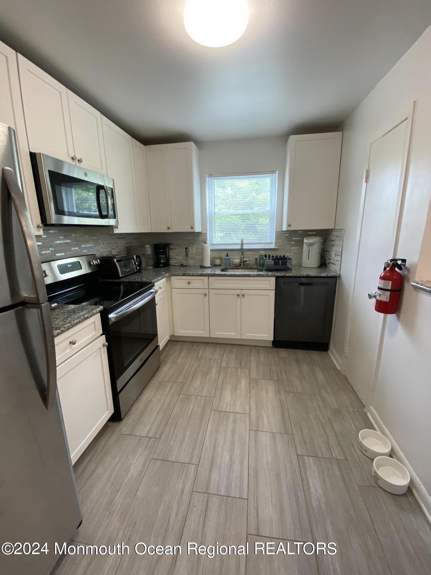 65 Cedar Ave #B11 – photo 4