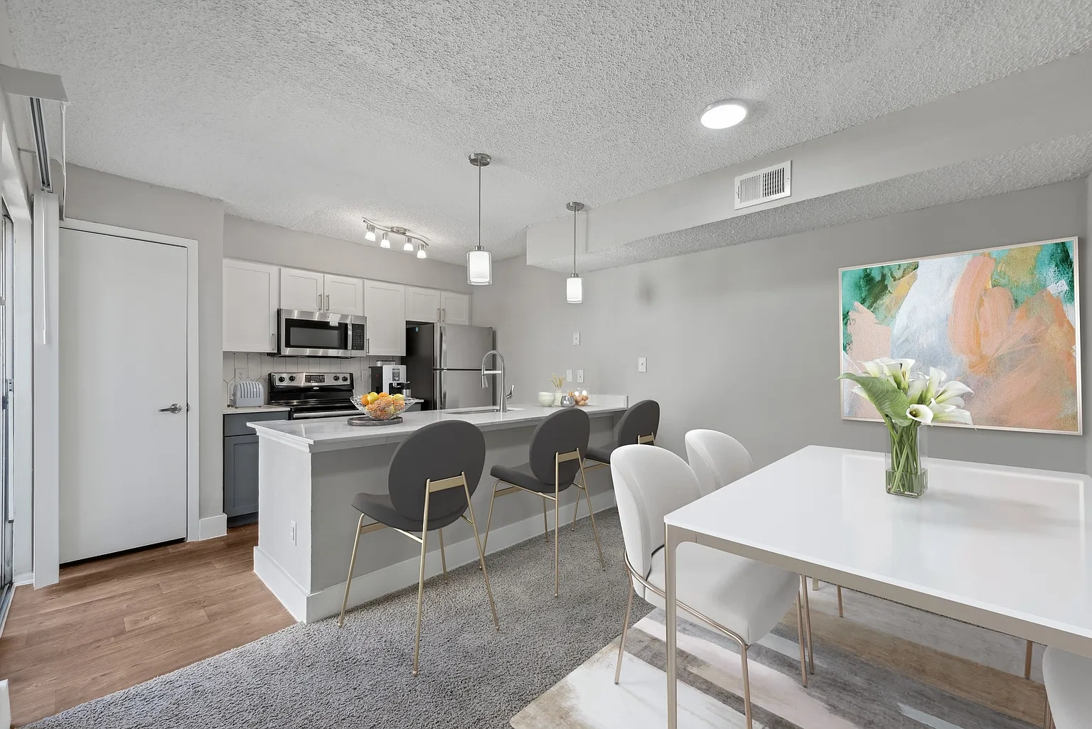 Eastbank Apartments – photo 4