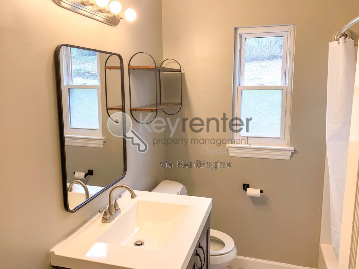 1410 Elm St – photo 4