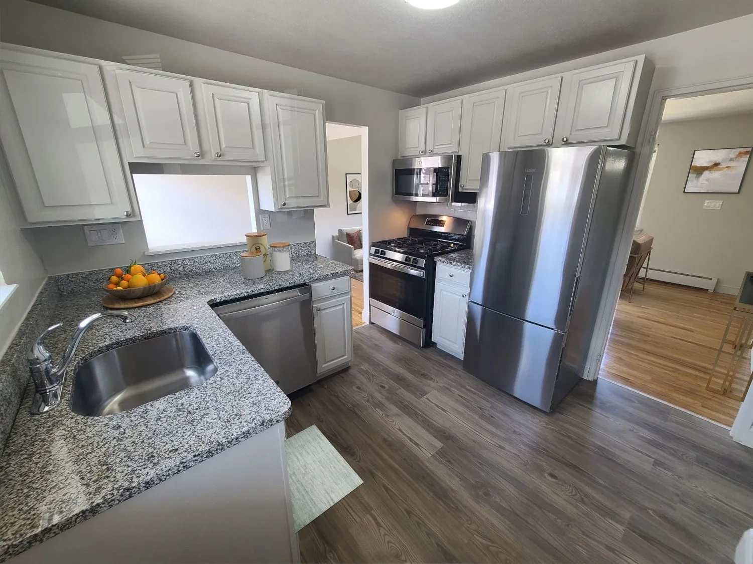 Colonial Village Apartments & Townhomes at Colonial Village – photo 2