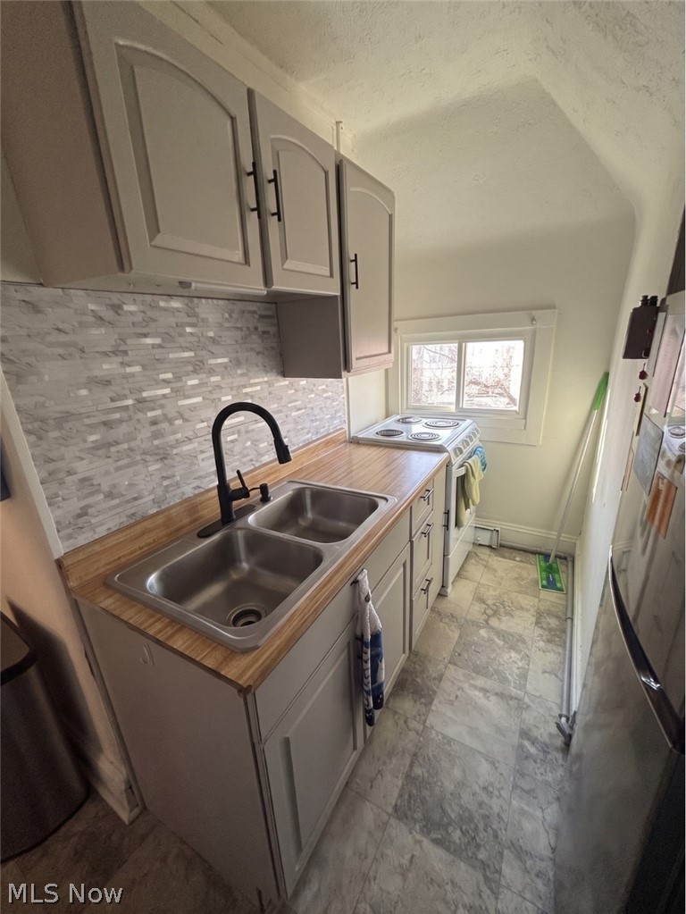 3430 Beechwood Ave unit Upper – photo 2