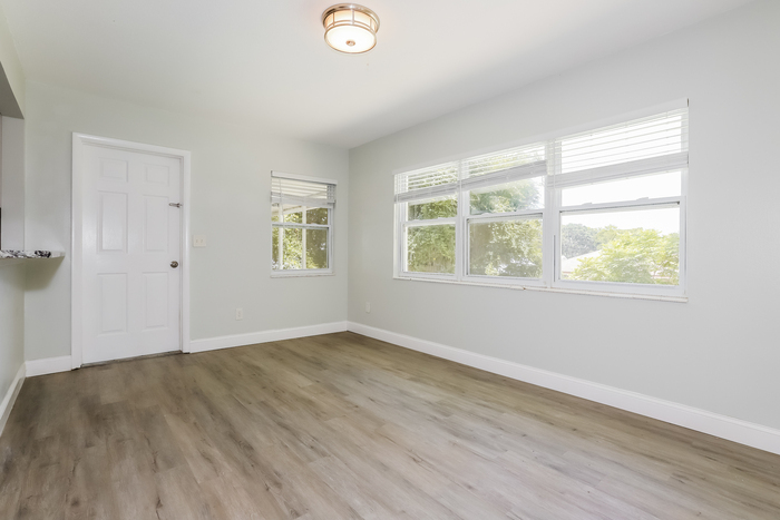 1406 Eden Dr – photo 3