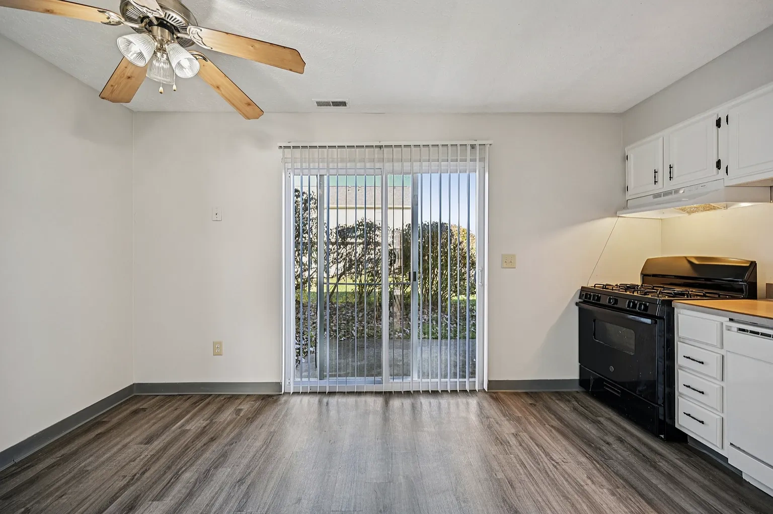THE WILLOWS APARTMENT COMMUNITY – photo 5