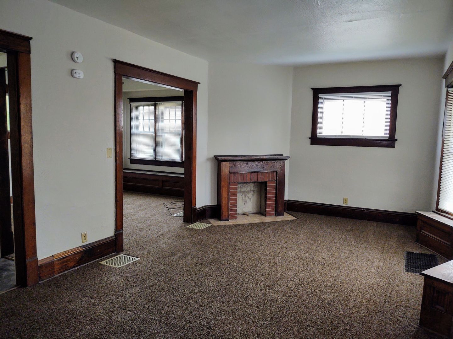 305 College Ave – photo 3