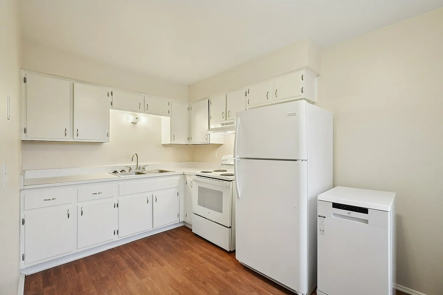 Eastlawn Arms Apartments – photo 5