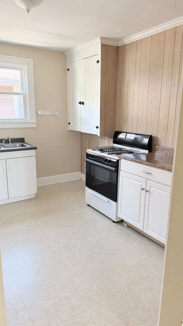 561 Baldwin Ave unit 1 – photo 4