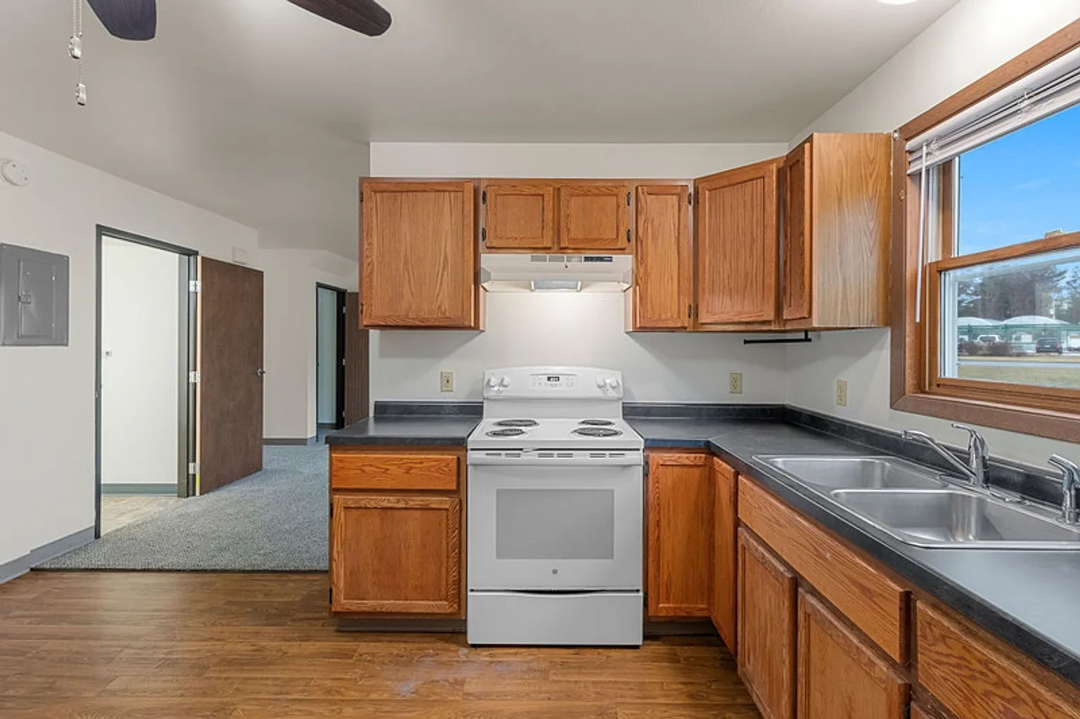 Hickory Drive and Pinecrest Apartments – photo 5