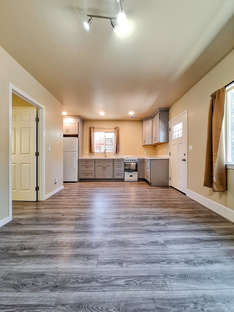 682 S Genevieve Ln unit B – photo 2