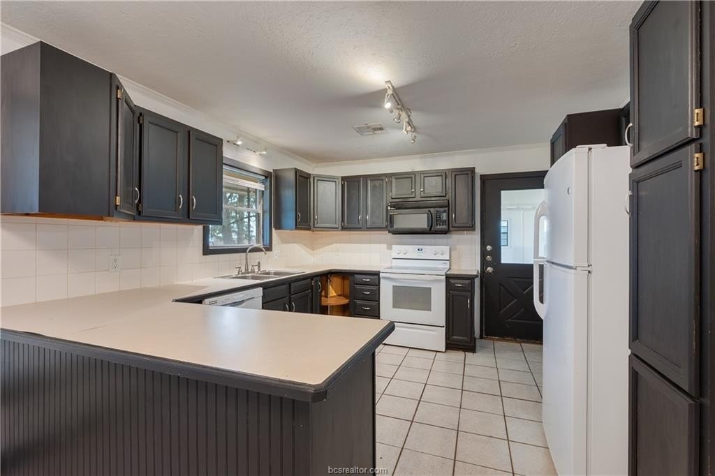 318 Fairway Dr – photo 3
