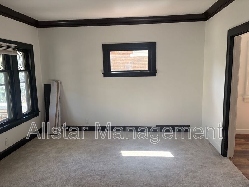 11909 Parkhill Ave – photo 3