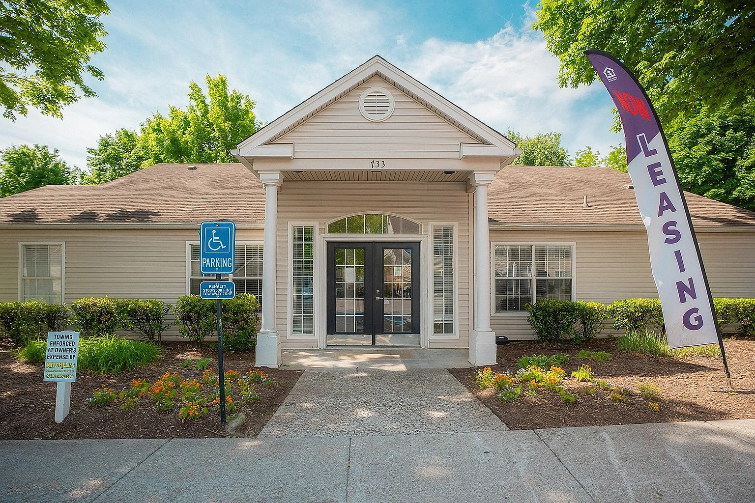 733 West – photo 2