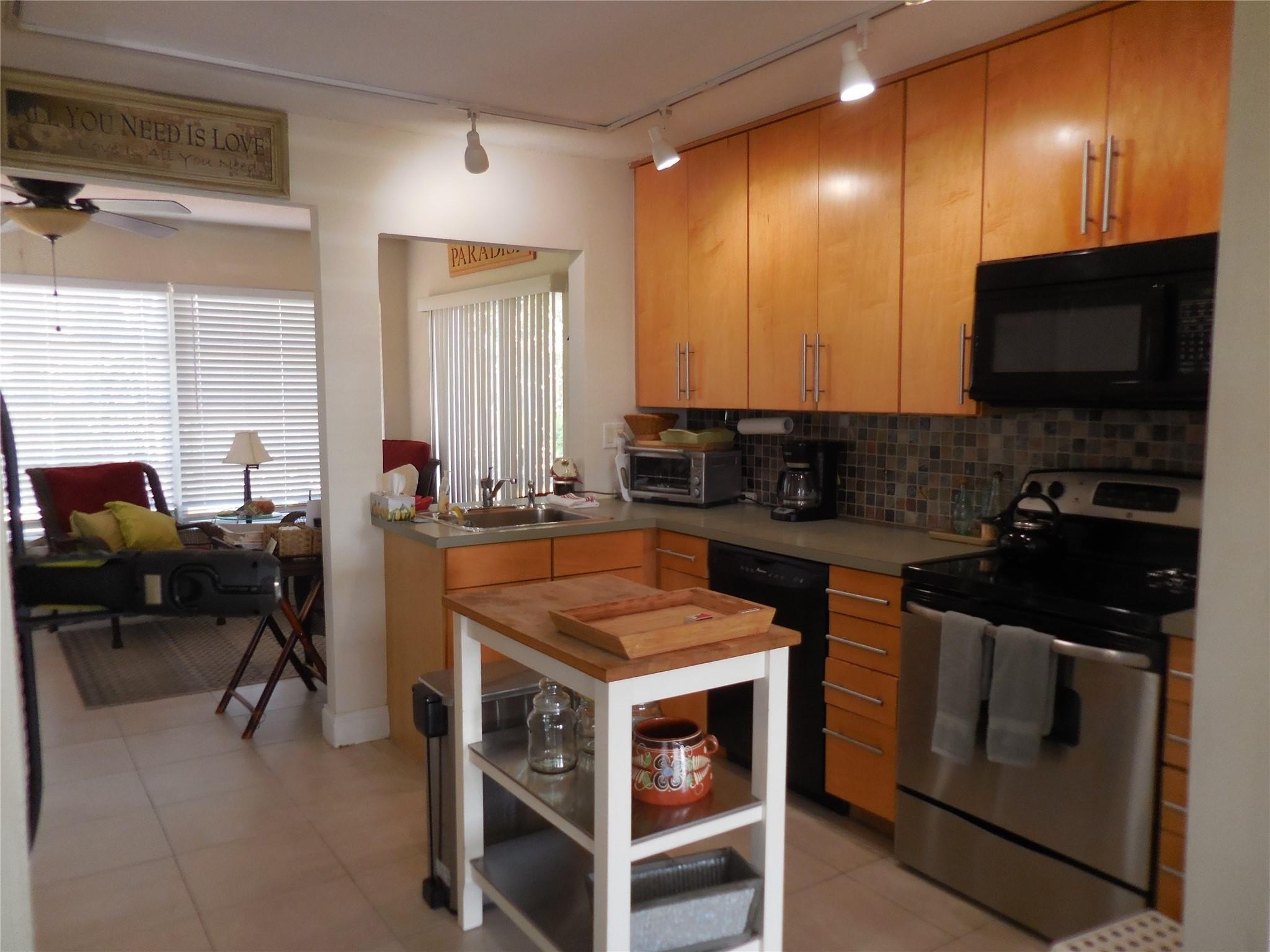 3050 NW 1st Ave – photo 3
