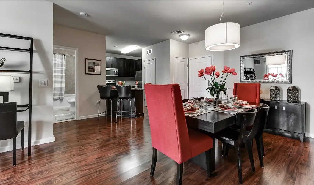 Elizabeth Square – photo 1