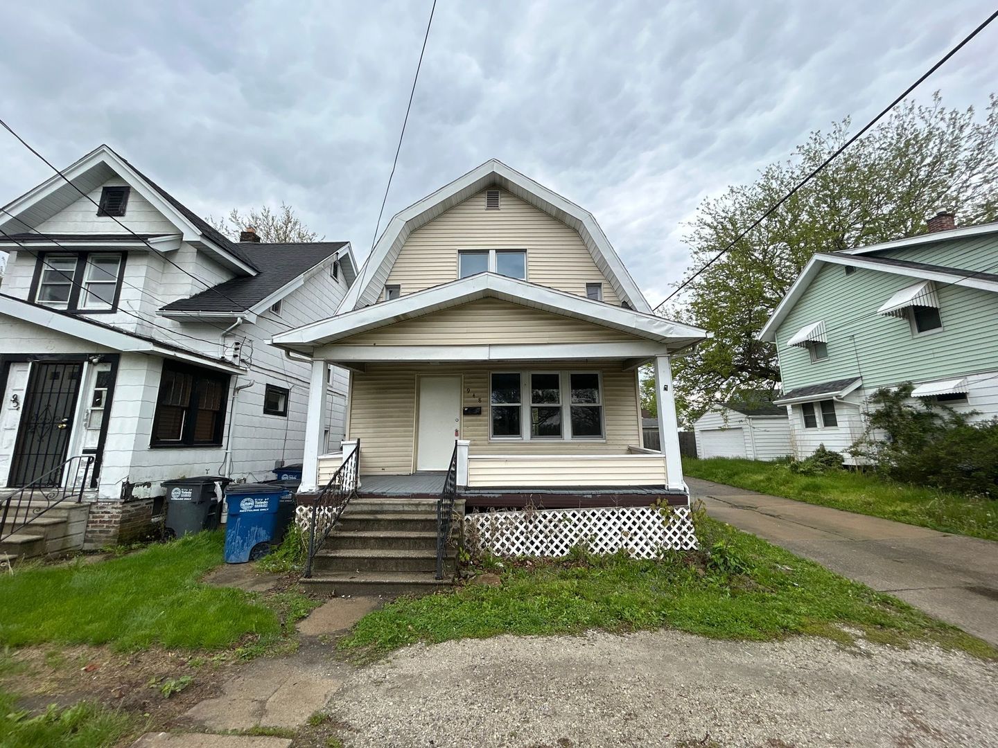 948 White St. – photo 1