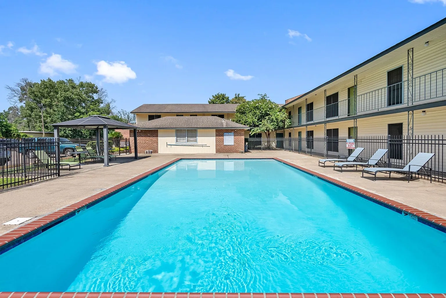 Park East Apartments – photo 4