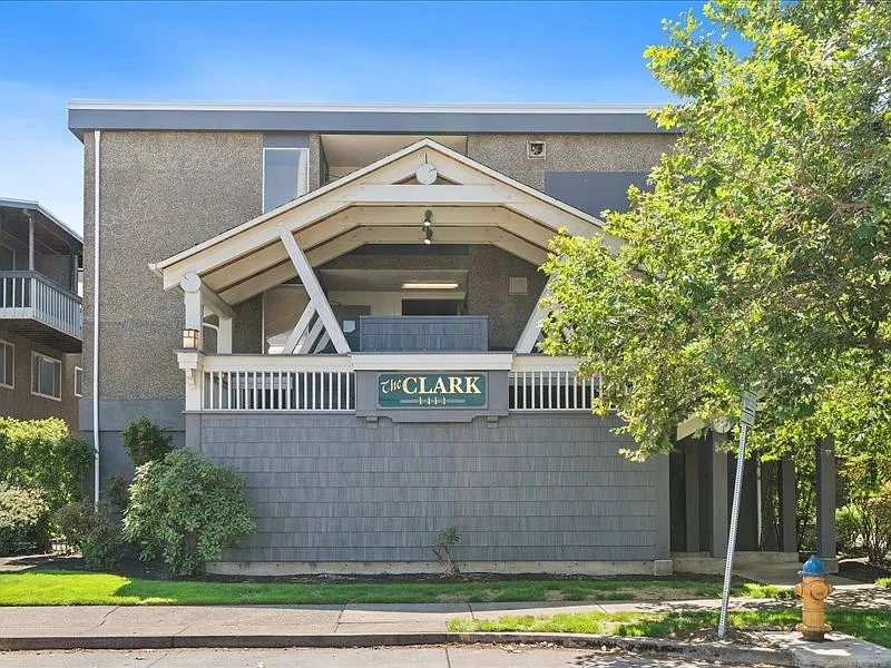 Lewis and Clark Apartments – photo 3
