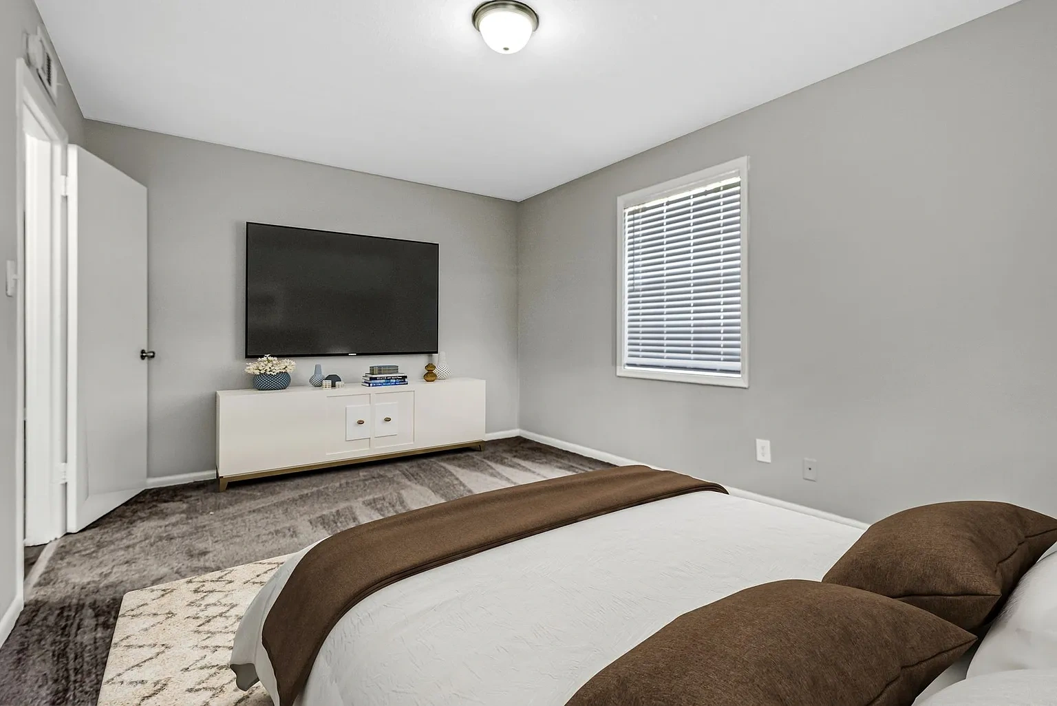 Parkview Apartments & Townhomes – photo 1