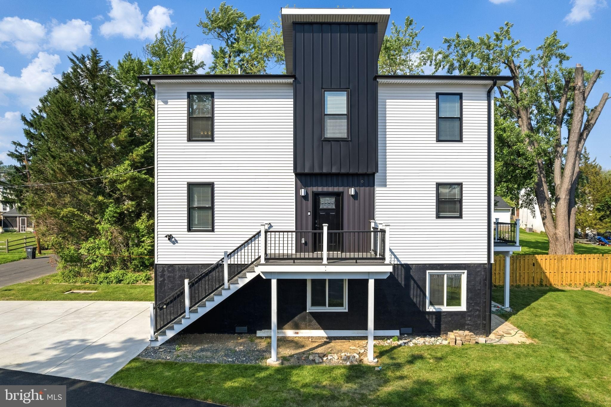 2370 Randolph St – photo 1