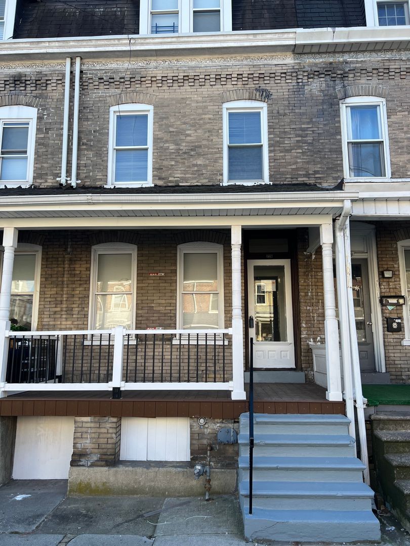 718 Washington St unit 718 W Washington - Apt 3 – photo 1