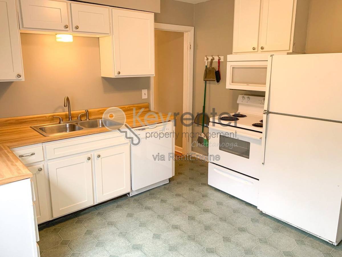 1410 Elm St – photo 5