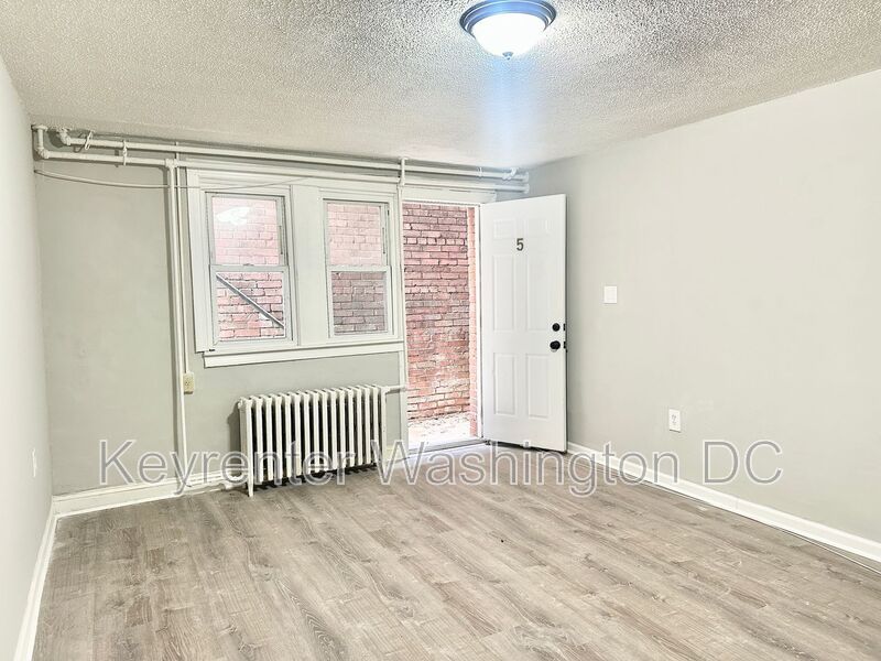 943 Bonifant St unit 5 – photo 2