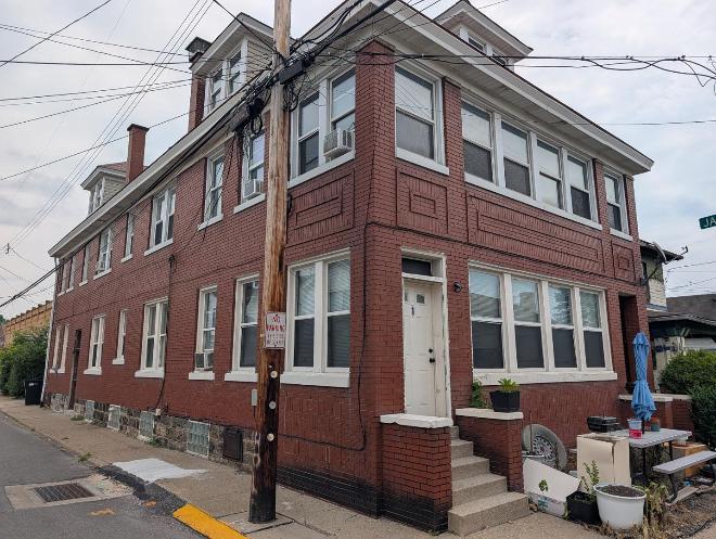 216 Sarah St – photo 1