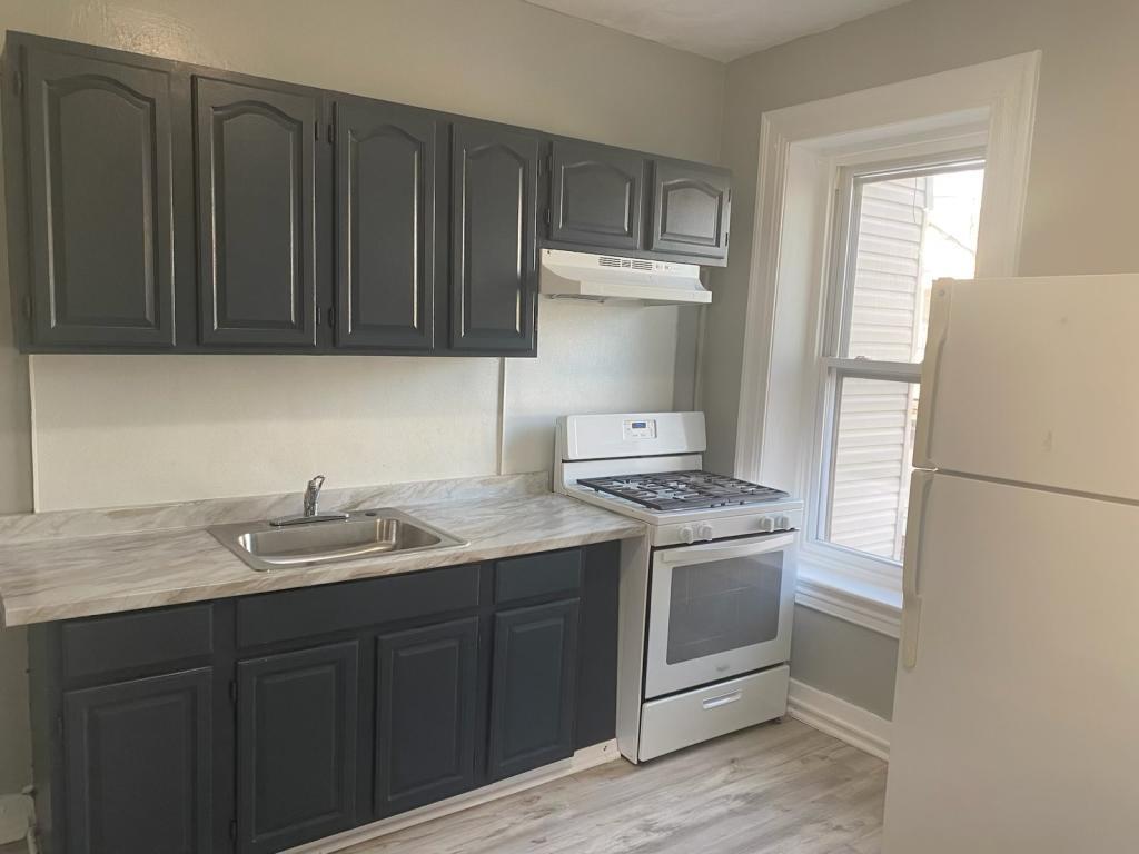 215 S 5th St unit # 2R – photo 2
