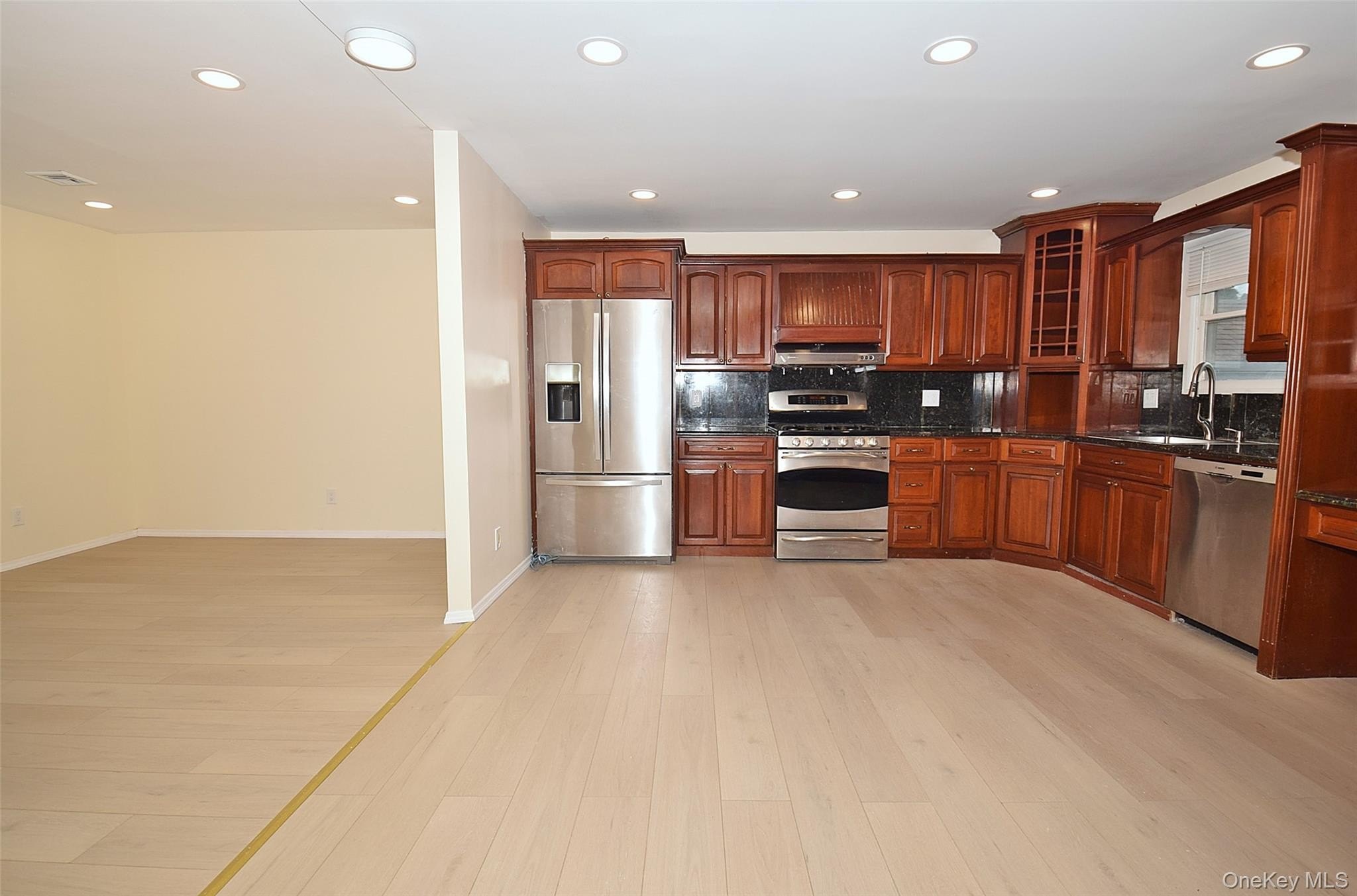 37 Amby Ave – photo 5