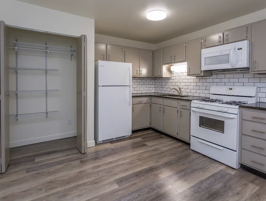 Seven Stories West Apartments – photo 1