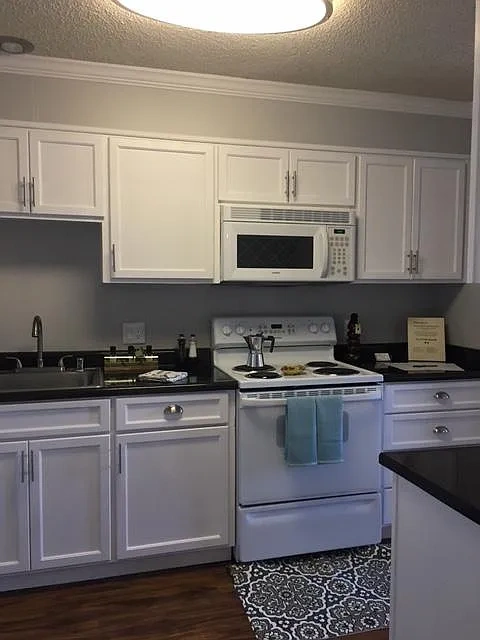 Chateau Manor – photo 1