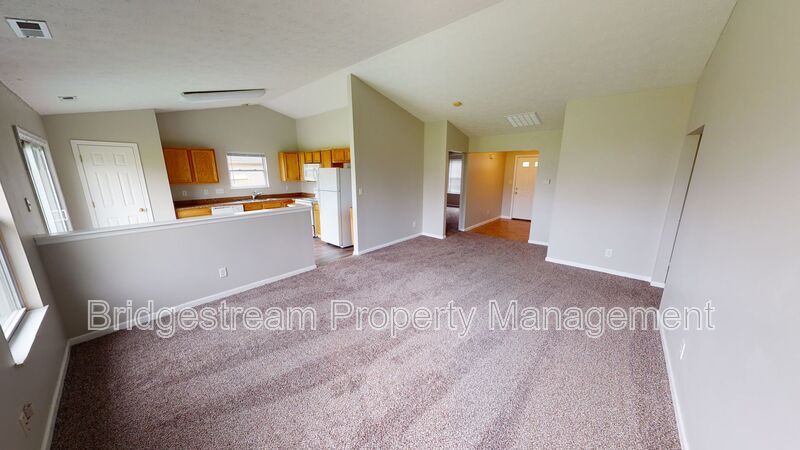 8694 Plum Creek Ct – photo 2