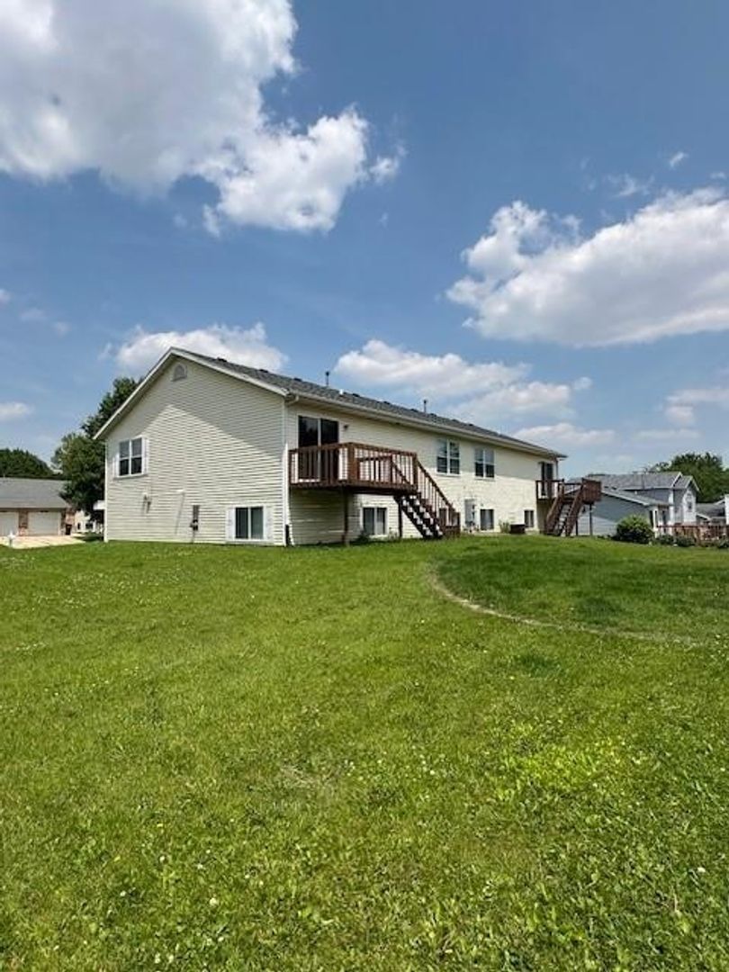 1627 Rustic Dr unit 1629 – photo 2