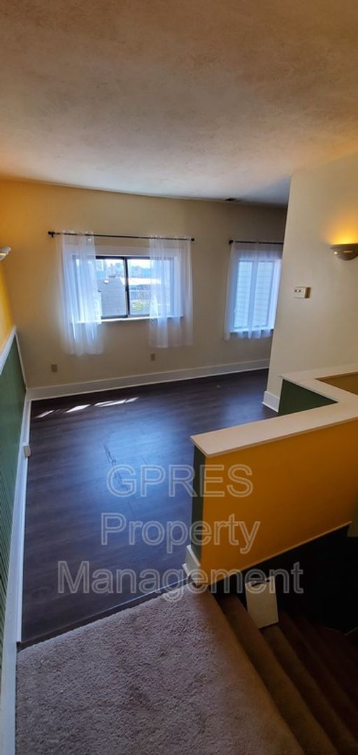 1109 Goettmann St unit Unit 2 – photo 5