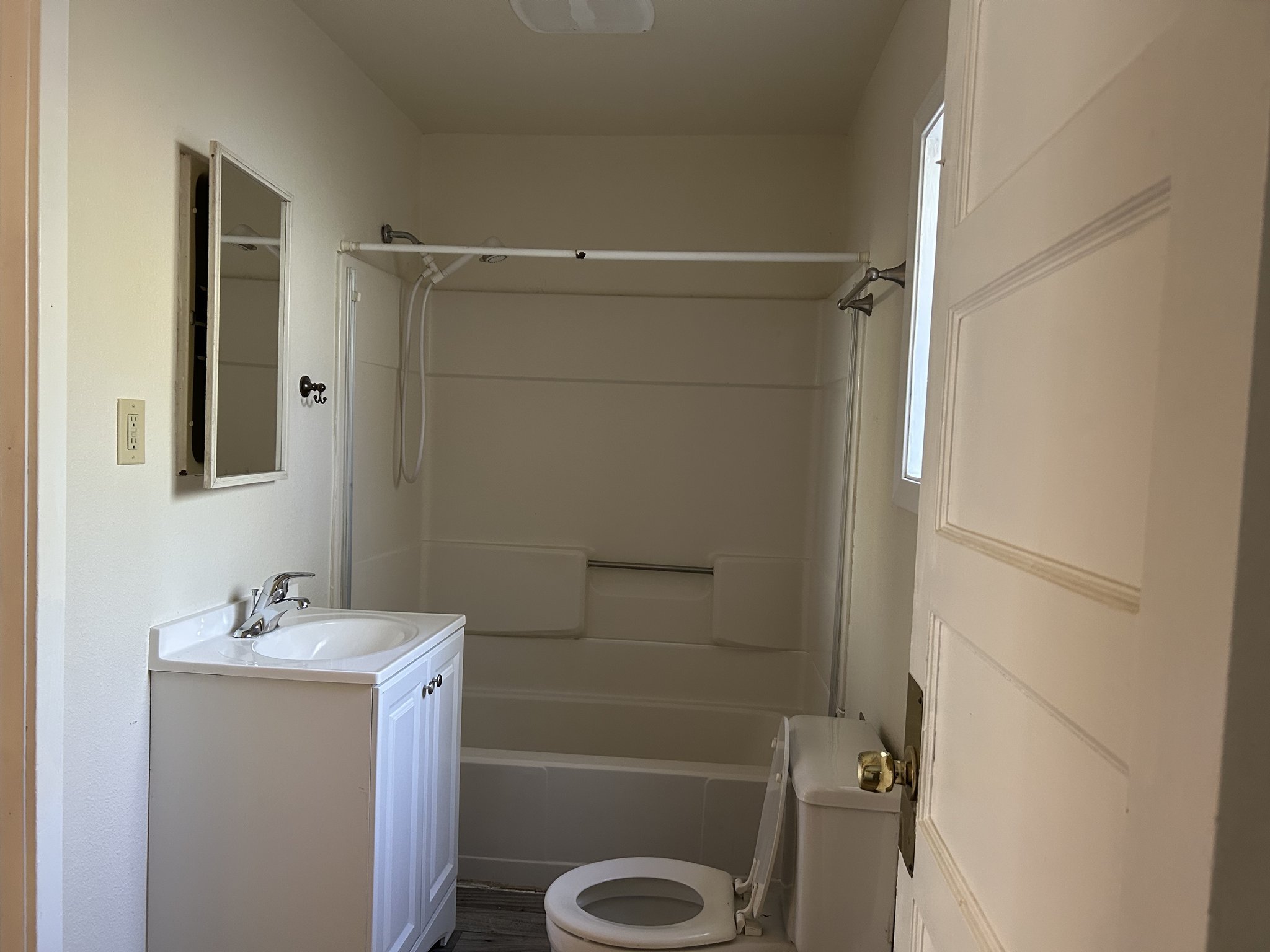 489 2nd St – photo 1