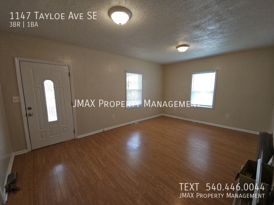 1147 Tayloe Ave SE – photo 2