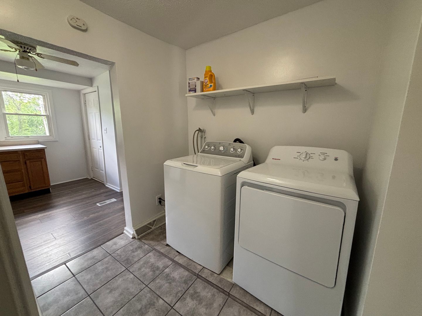 102-104 Linn Ave unit 102 – photo 4