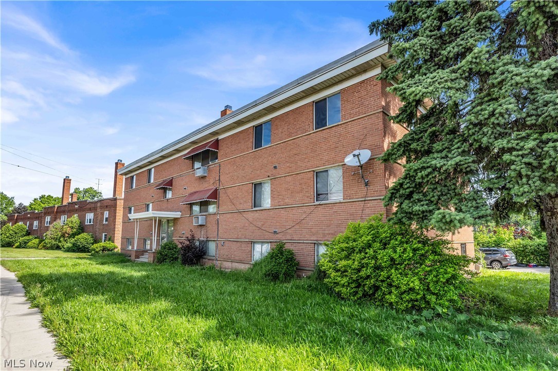 2537 Noble Rd unit 201 – photo 2