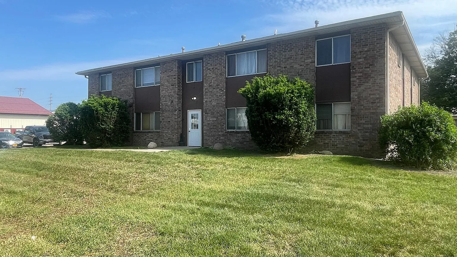 Raceway Apartments – photo 2