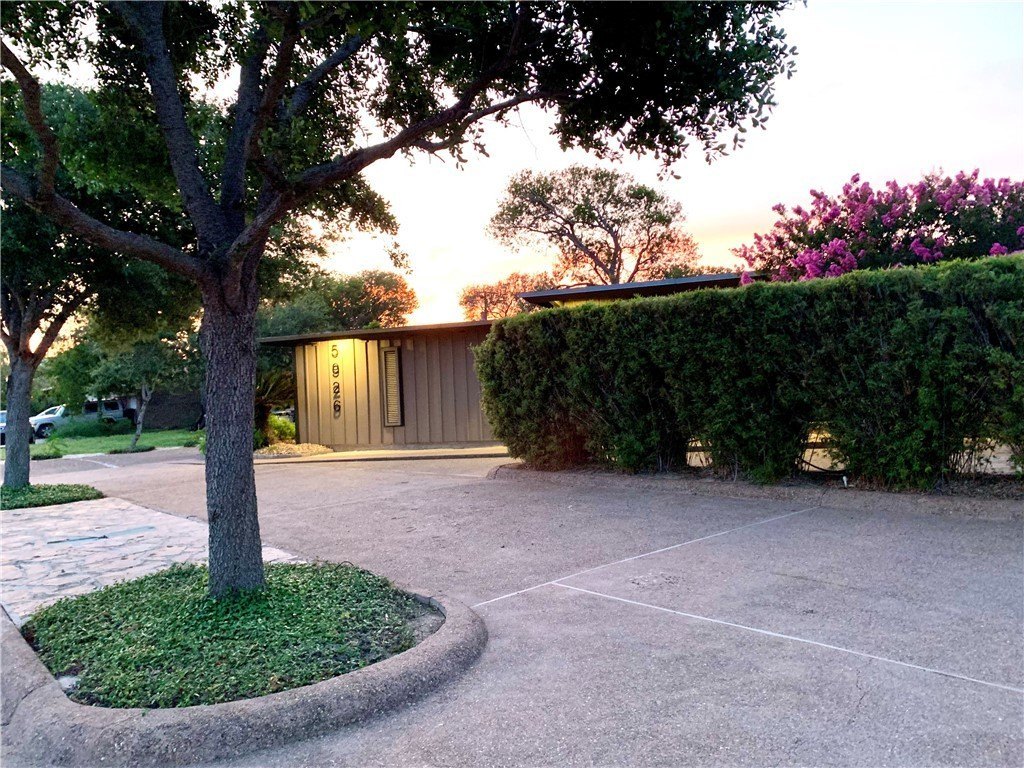 5926 S Alameda St – photo 2