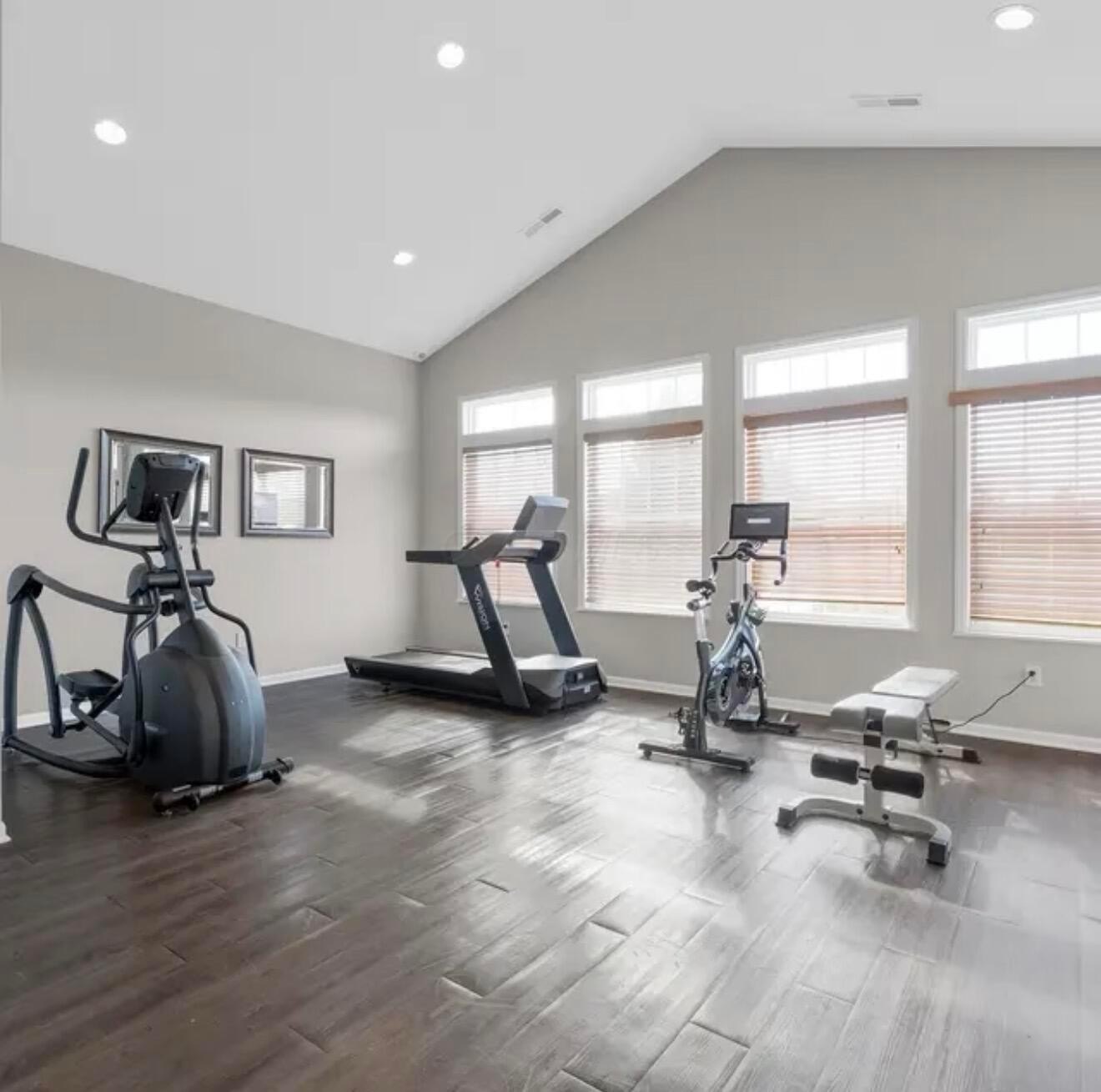 7624 Lorimar Dr – photo 3