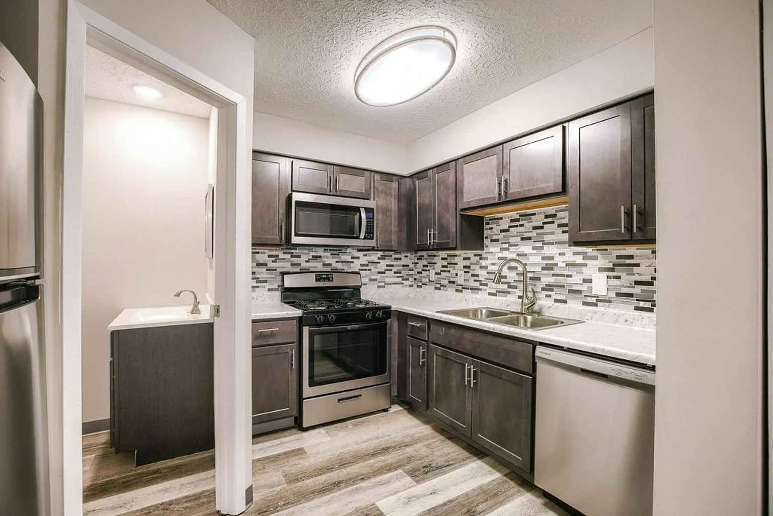 TOWNHOMES AT MCNAUGHTEN – photo 2