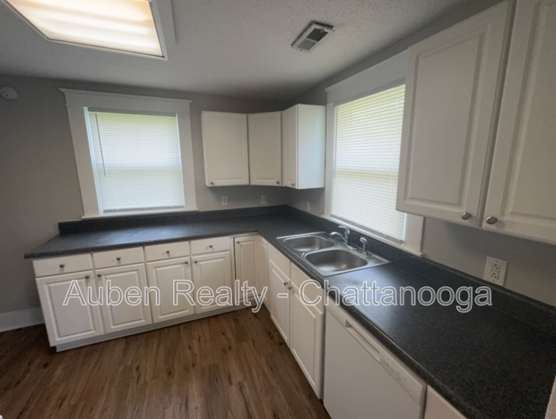 2413 Stuart St – photo 2