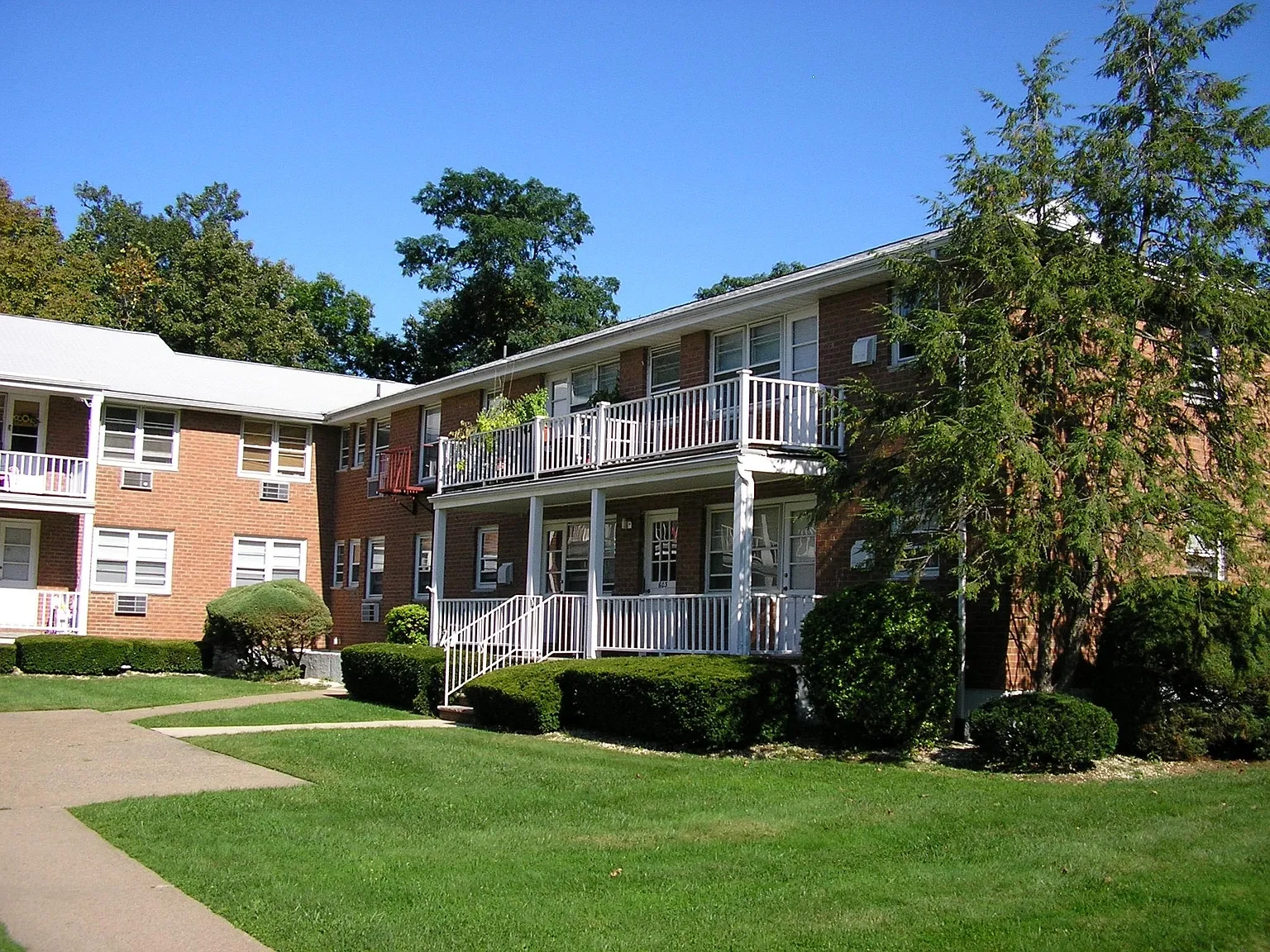 Lindsley Arms Apartments – photo 3